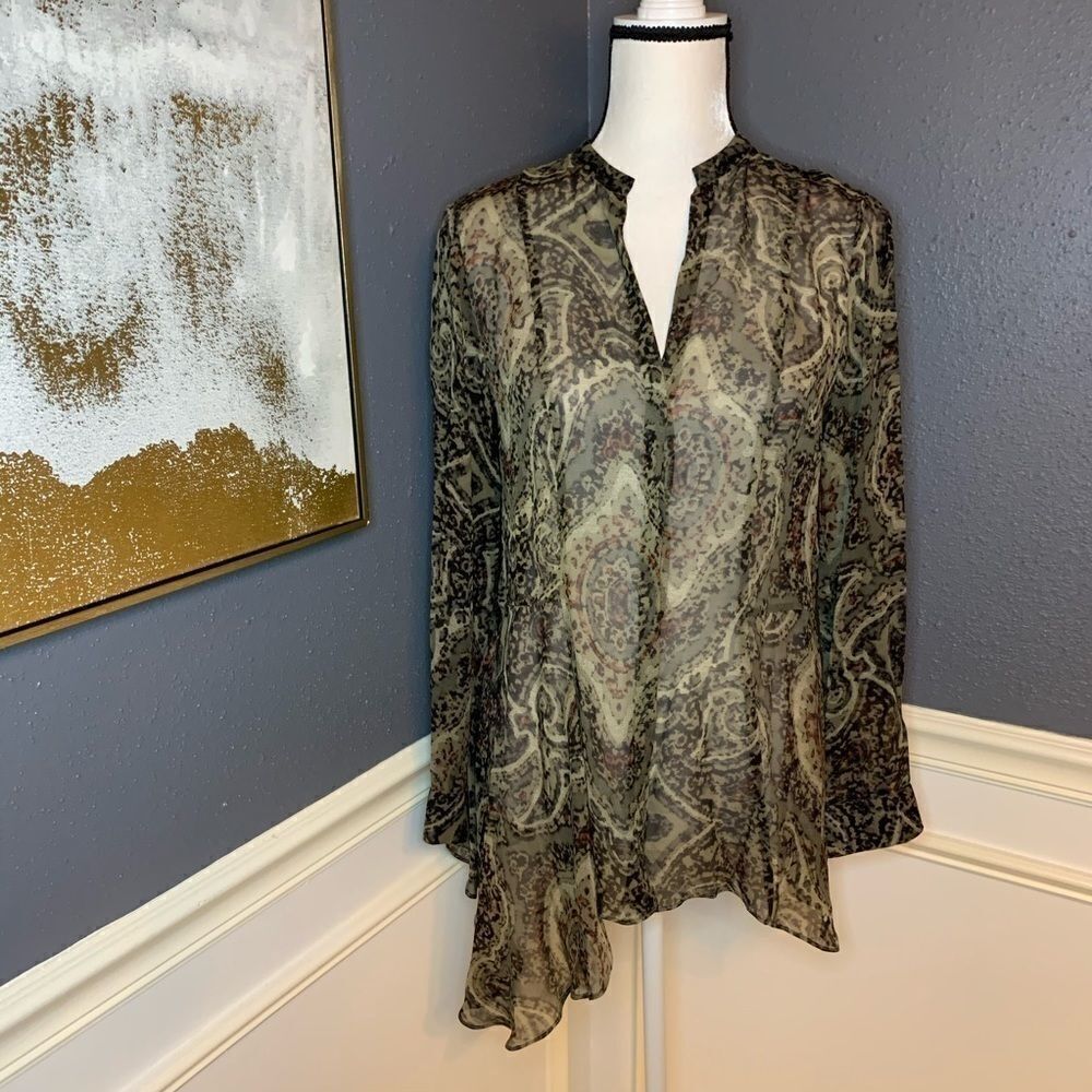 Zara A Symmetrical button down top